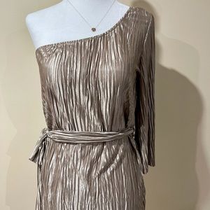 LIMITÉ Women gold top size Small